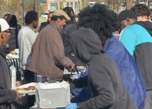 Serving nutritious meals at a community outreach event